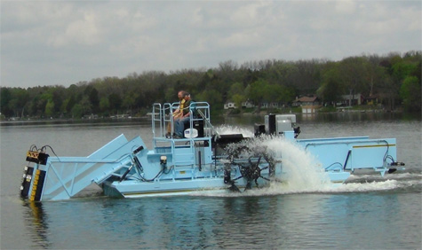 Aquarius HM-420 aquatic weed harvester