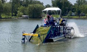 HM-420 aquatic plant harvestering cutting lake weeds.